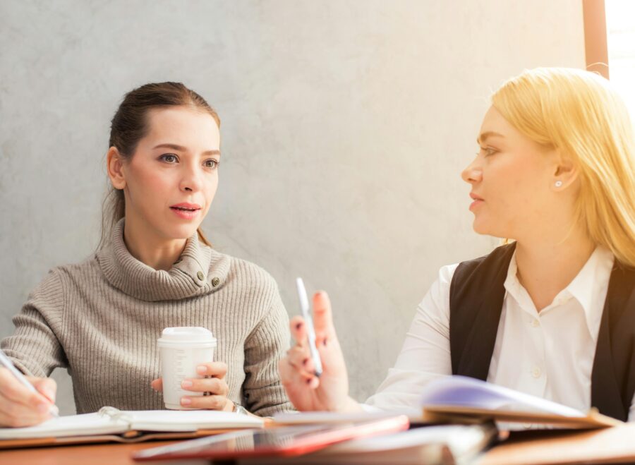 Women Talking Fotoğrafı